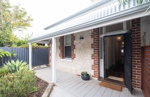 Fremantle House | Traveller's Return Retreat