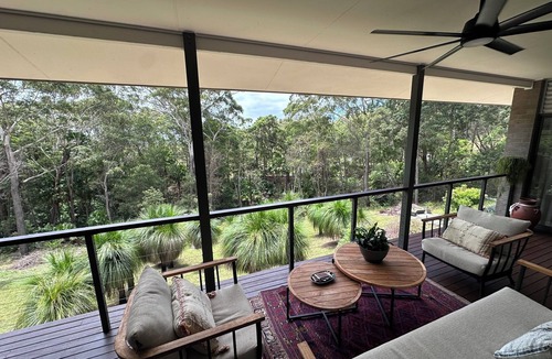 Arakoon House | Tree TopsnRainforest Retreat with Coastal Breeze – 7 Minutes to the Beach