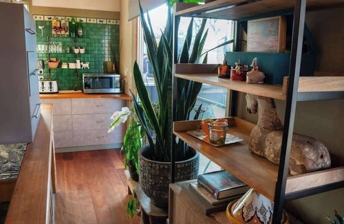 Tawonga South Apartment | TreeTops House near Bright with Mtn & pool views