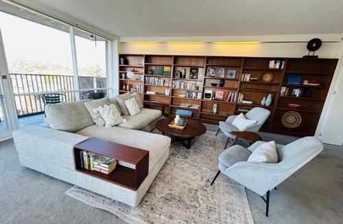 Toorak Apartment | Treetops in Toorak 2br midcentury entire apartment