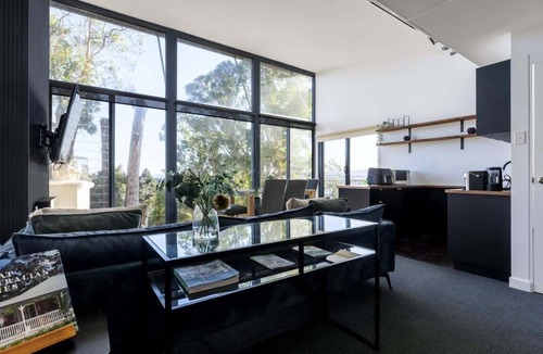 Grindelwald Apartment | Treetops & Tamar River Views