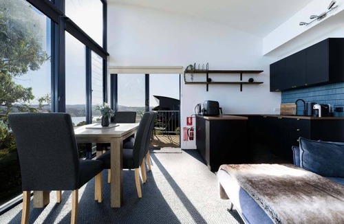 Grindelwald Apartment | Treetops & Tamar River Views