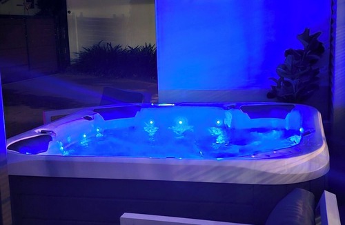 The Gardens House | Tropical 4 BDR Townhouse in the Gardens/Secure Parking, Spa