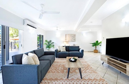 Fannie Bay House | Tropical Allure - A Tranquil Fannie Bay Oasis