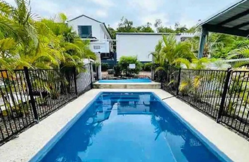 Hideaway Bay House | Tropical Blue