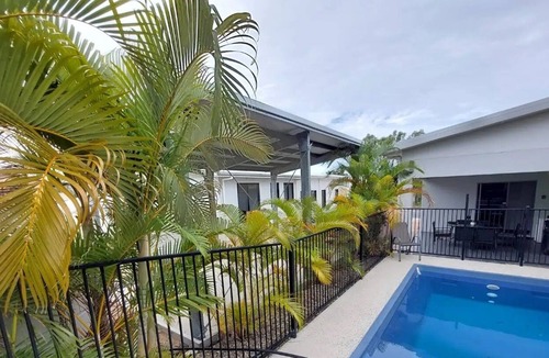 Hideaway Bay House | Tropical Blue