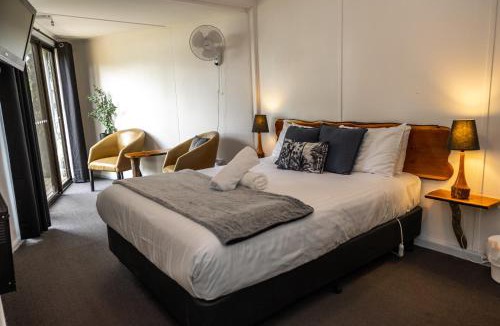 Tullah Hotel | Tullah Lakeside Lodge