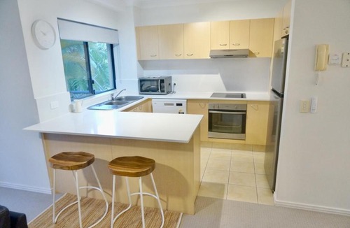 Mermaid Beach Apartment | Turtle Beach Resort Splash Zone Convenient