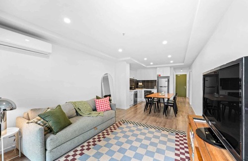Abbotsford Apartment | Two Bedroom Retreat Opposite Victoria Park