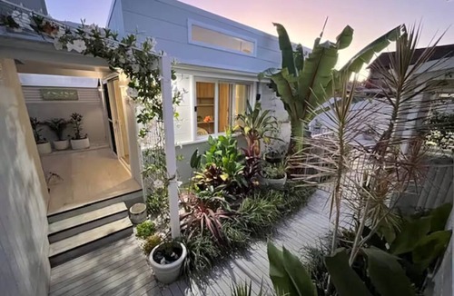 Diamond Beach House | Two Birds Retreat - Poolside Bungalow (Adult Only)