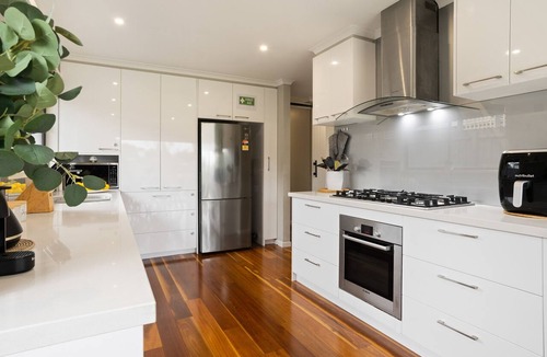 Rosebud House | Ultimate Holiday Haven in Rosebud with Spa