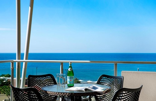 Kings Beach Hotel | ULTIQA Shearwater Resort