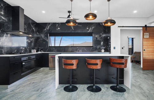 Berrimah House | Ultra Modern Luxury Retreat with Pool in Northcrest Estate, sleeps 9
