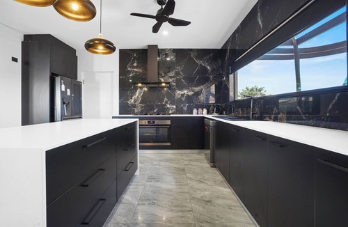 Berrimah House | Ultra Modern Luxury Retreat with Pool in Northcrest Estate, sleeps 9