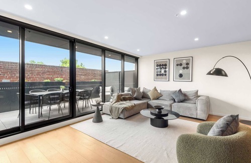 West Melbourne House | Ultralux City Townhouse with Parking, Gym + Views