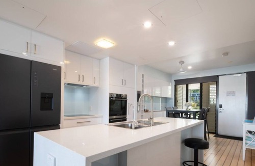Airlie Beach Apartment | Uninterrupted Marina Views at Port of Airlie