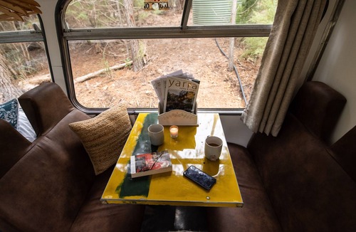 Healesville House | Unique getaway for two in the restored Bedford Bus - 5 min from the town centre!
