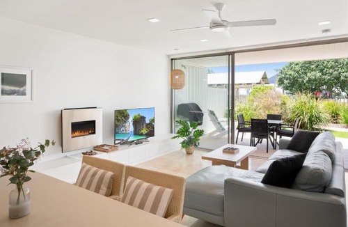 Rainbow Beach House | Unit 7 Plantation Resort Rainbow Beach