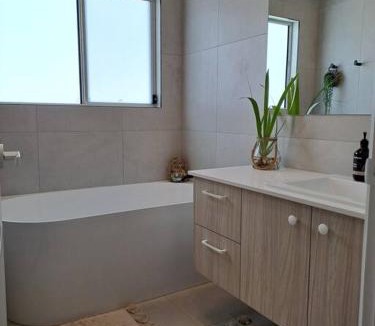 Woombye House | Unwind in Woombye