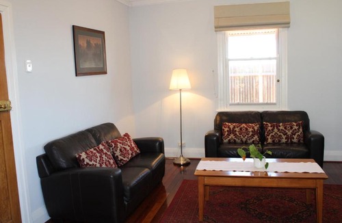 Baskerville Villa | Upper Reach Spa Cottage