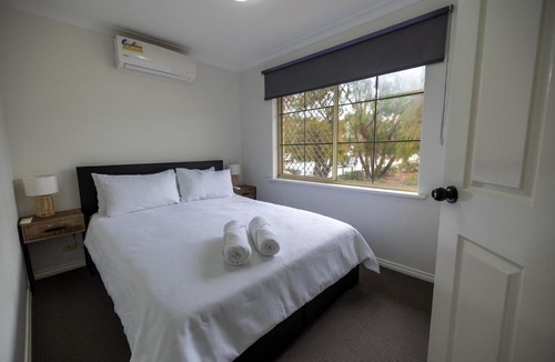 Kensington House | Urban Oasis Hideaway