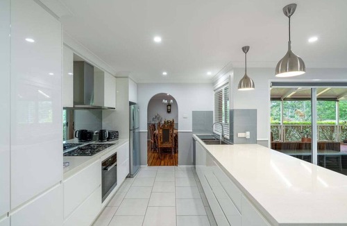 Dapto House | Urban Tranquility ~ The perfect family getaway nestled in Dapto!