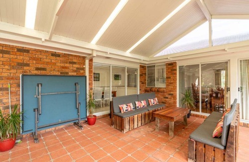 Dapto House | Urban Tranquility ~ The perfect family getaway nestled in Dapto!