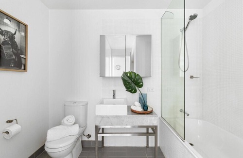Richmond North Apartment | Urban Uptown: Stylish Richmond