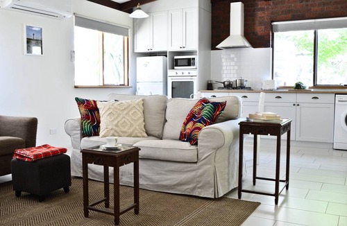 Altona House | UzuriBarossa, Tranquil guesthouse retreat in Lyndoch, Barossa Valley