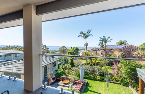 Vincentia House | Vacanza Vincentia Views by Experience Jervis Bay