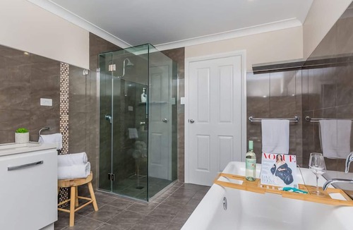 Vincentia House | Vacanza Vincentia Views by Jervis Bay Breaks