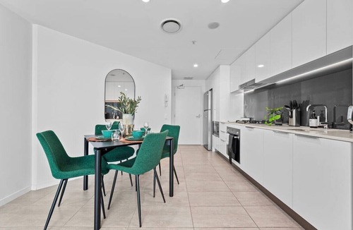 Newstead Apartment | Valley Stay Stylish Apartment |Parking |Pool & Gym