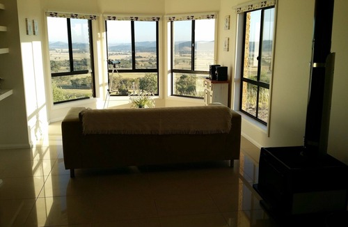 Grattai House | Valley Views- Your Private Mudgee Country Escape