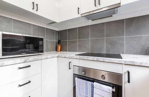 Kew Apartment | Velvet Bloom Sunlit Comfort by Parks and Trails