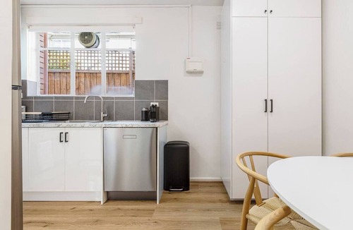 Kew Apartment | Velvet Bloom Sunlit Comfort by Parks and Trails