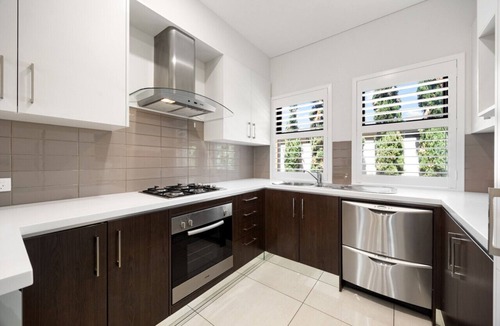 Glenelg Villa | Vera—Chic Coastal Living close to Everything