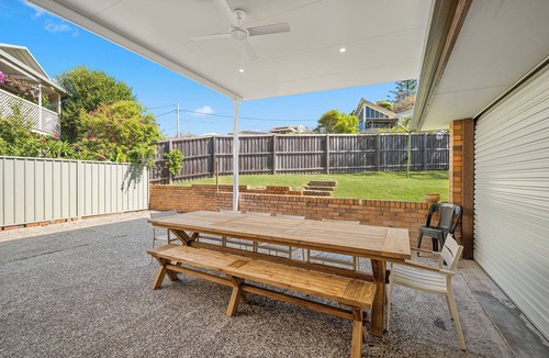 Bonny Hills House | Views of Rainbow Beach 100m to beach