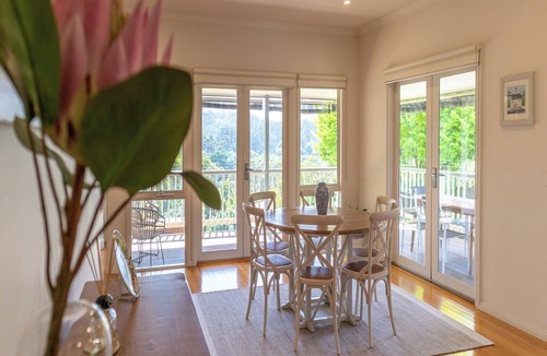 Healesville House | Views on Montpellier