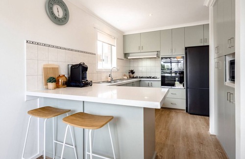 Clifton Springs House | Views on the Avenue (499551)