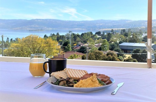 Jindabyne Hotel | Vikas