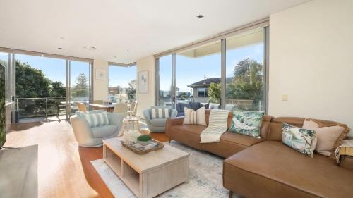 Blue Bay House | Villa Aqua One Views, Near Beach Accom Holidays