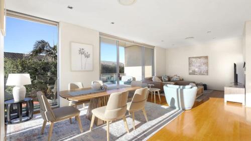 Blue Bay House | Villa Aqua One Views, Near Beach Accom Holidays