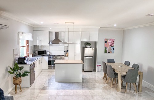 Mount Gambier House | Villa @ Blue Lake