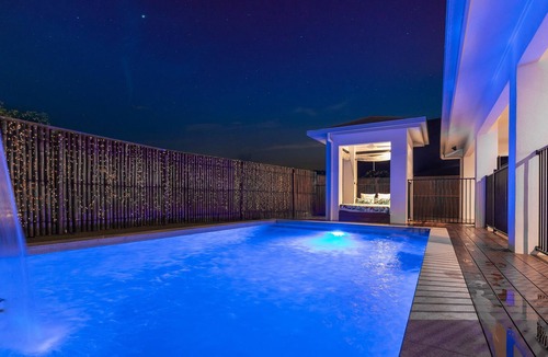 Trinity Beach House | Villa Keluarga; 4BR Family Retreat: Pool, PS4, BBQ