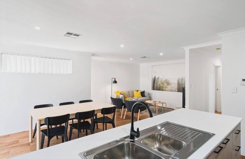 Dunsborough House | Villa on Valcross—Modern Coastal Comfort near Town