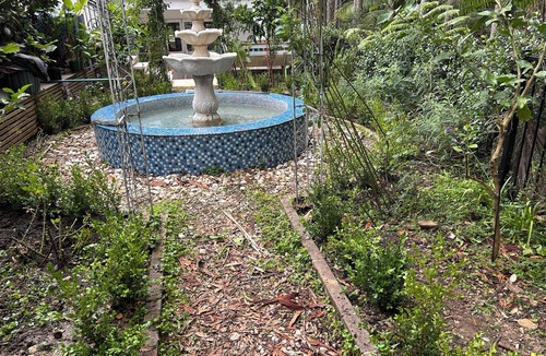 Lindfield House | Villa Palmera a-resort style house, close to amenities, transpor, shopping, city