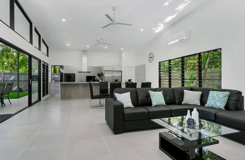 Clifton Beach House | VILLA TIINO @ CLIFTON BEACH