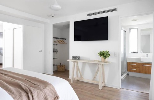 Coolum Beach Apartment | Villa Two Coolum, opposite beach, 4 pools