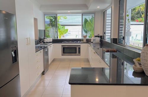 Kewarra Beach House | Villa Two-Private Pool-Stroll to Beach