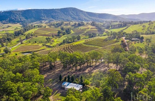 Mount View House | Vineyard Retreat entire home